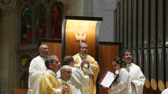 El Nuncio y Omella, en la Sagrada Familia