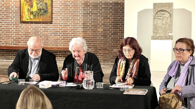 Presentaciòn del libro sobre el sacerdocio femenino