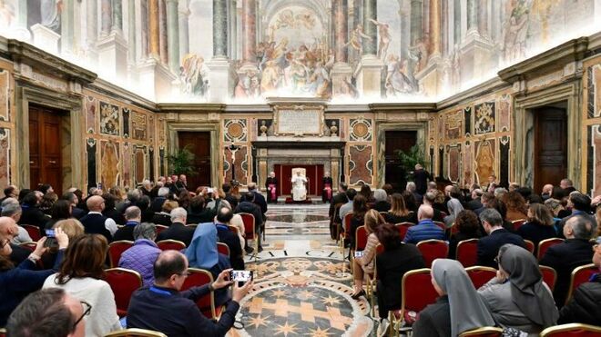 El Papa y los participantes en el I Encuentro Nacional de los Servicios y Centros Territoriales de Escucha para la protección de menores y de personas vulnerables