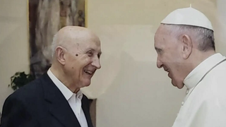 Francisco bendijo la teología de Castillo