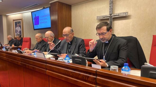 Cobo, Omella, Osoro y Blázquez. Al fondo, el Nuncio y Bocos