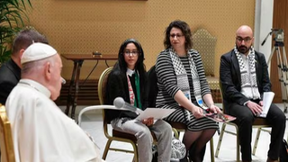 Francisco, con familiares de palestinos en Gaza