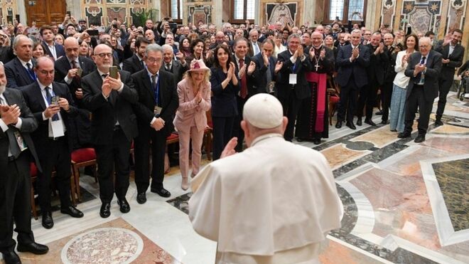 El Papa, con los periodistas católicos italianos