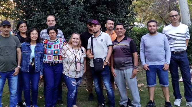 Jordi Ferré, en el parque con vecinos