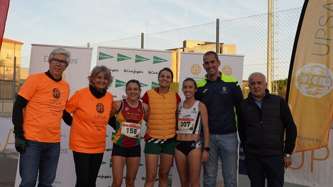 Ganadoras femeninas con autoridades