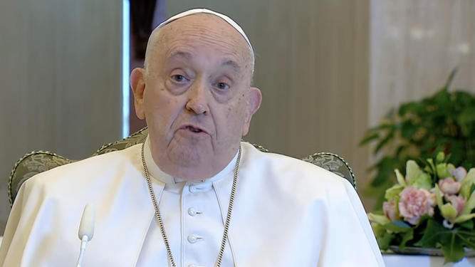 Francisco, en su saludo para el ángelus desde la capilla de Santa Marta