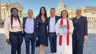 Sor Lucía y Pasión Vega, en el Vaticano