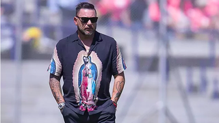 Abogados Cristianos defienden a técnico de fútbol de los Pumas, tras ser multado por usar imagen de la Virgen de Guadalupe