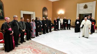 El Papa, con la Comisión Teológica Internacional