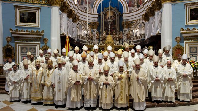 Foto de familia de los obispos europeos reunidos en Malta