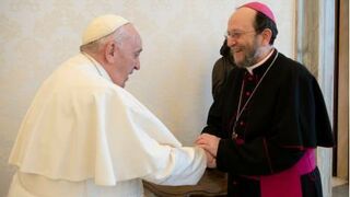 Papa Francisco y el obispo Martinelli