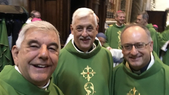 Kike, General y Spadaro, jesuitas en el Sínodo