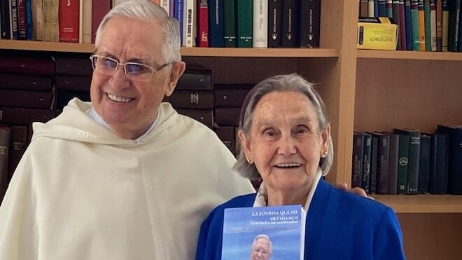 Fr. Manuel y su hermana Toña
