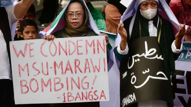 Musulmanes filipinos se reúnen en solidaridad con las víctimas del atentado