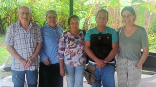 La señora Amparo (en el centro)