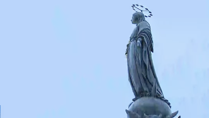 La imagen de la Inmaculada Conccepción que preside la Piazza di Spagna