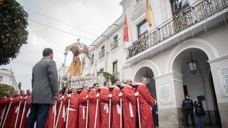 Procesión con la imagen de Santa Eulalia