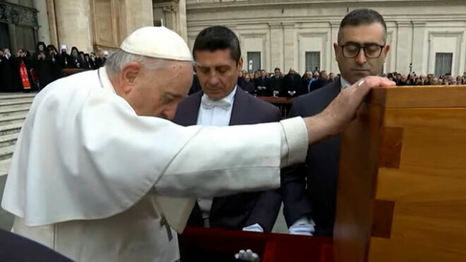 Francisco se despide de Benedicto XVI