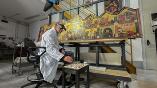 Un restaurador de los Museos Vaticanos