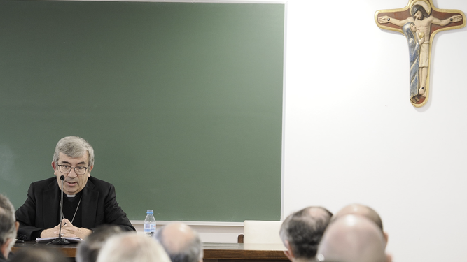 El arzobispo Argüello en un encuentro con sus sacerdotes