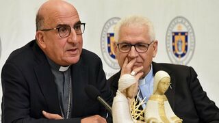 Chomalí, con el clero de Santiago