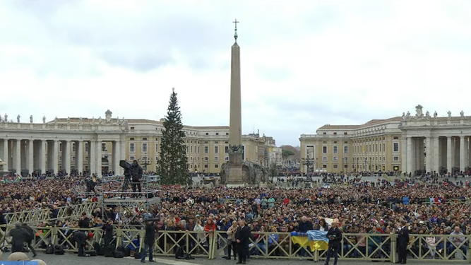 Miles de fieles en el Vaticano
