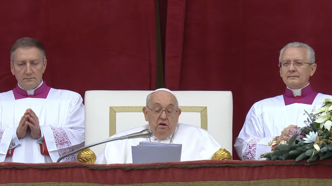 El Papa leyendo su discurso de Navidad al mundo