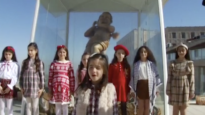 Los niños de Belén felicitan al Papa