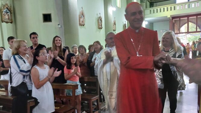 Tucho Fernández, en la misa en su pueblo