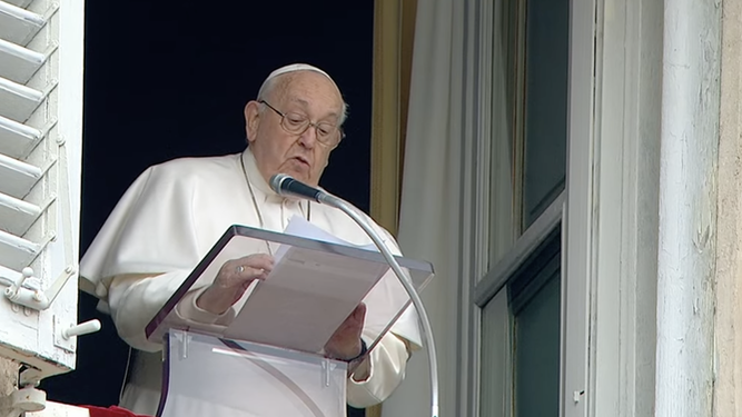 Francisco, durante el Angelus