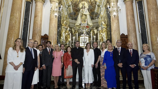 La alcaldesa de Valencia, con la Virgen de los Desamparados