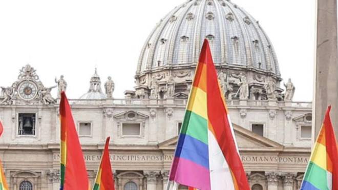 Banderas gays en el Vaticano