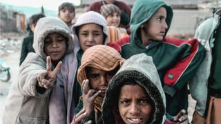 El padre Emmanuel Parvez salda la deuda y les devuelve la libertad