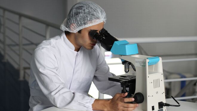 Un investigador