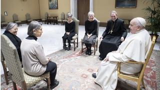 Francisco recibe a Gänswein y a las Memores