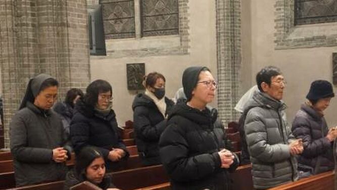 Asistentes a la misa por la reconciliación entre las dos Coreas