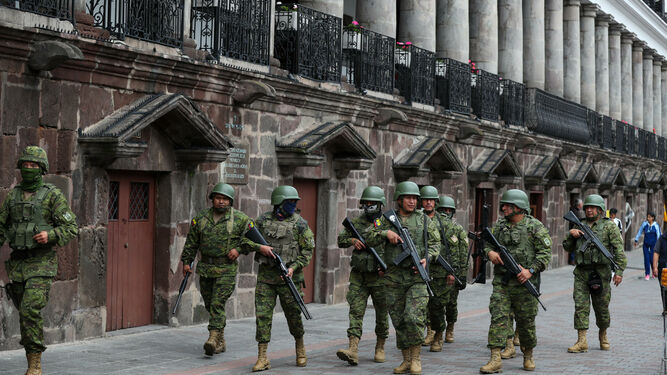 Soldados desplegados por las calles tras declarse el estado de excepción