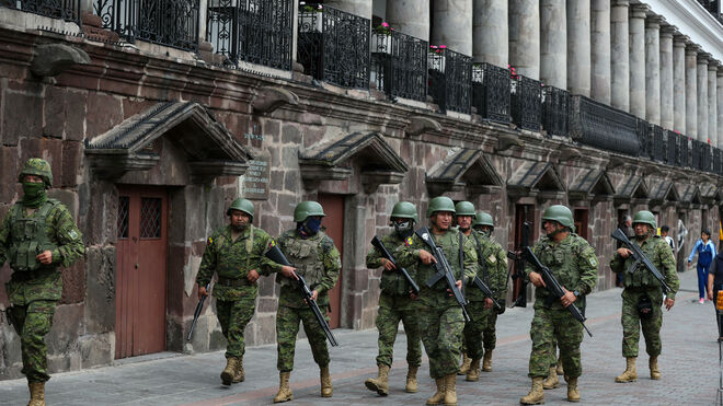 Soldados desplegados por las calles tras declarse el estado de excepción
