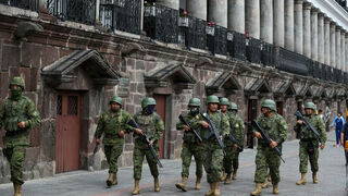 Soldados desplegados por las calles tras declarse el estado de excepción