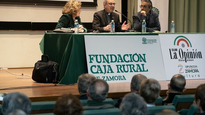 Valera, junto a Bastante y Ferreras