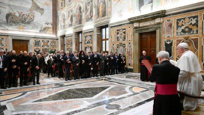 Francisco en audiencia con miembros de la Atlética Vaticana