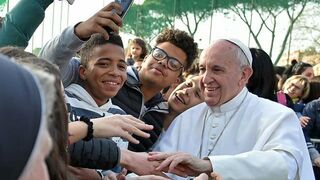 De ataques y defensas en contra y a favor de Francisco