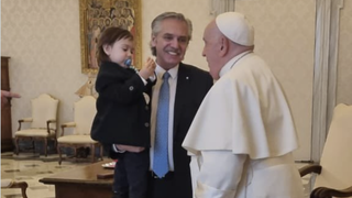 Francisco, con Alberto Fernández y su hijo