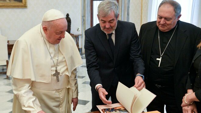 El presidente de Canarias y Mazuelos, con el Papa