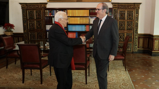 El padre Ángel y el Defensor del Pueblo debaten cómo combatir la pobreza en España