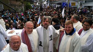 Curas villeros junto a sus comunidades de Buenos Aires