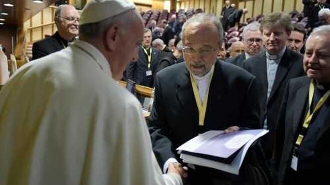 Francesc Mulet entregó un ejemplar de Saó al Papa Francisco
