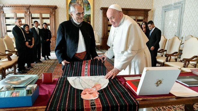 Francisco, con el presidente de Timor Oriental