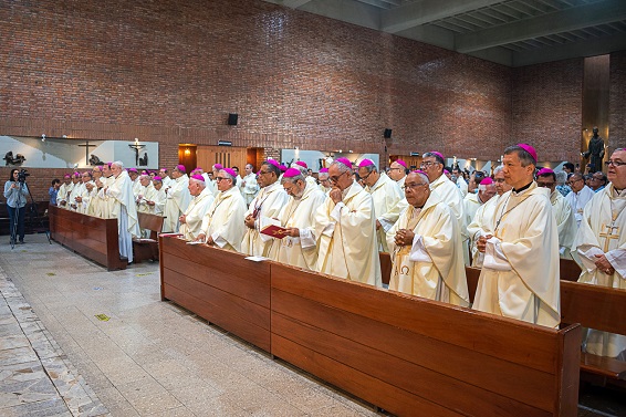 Obispos peruanos