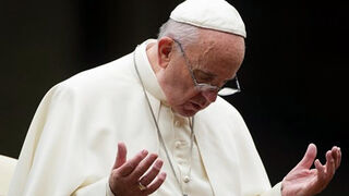 El Papa Francisco, orando